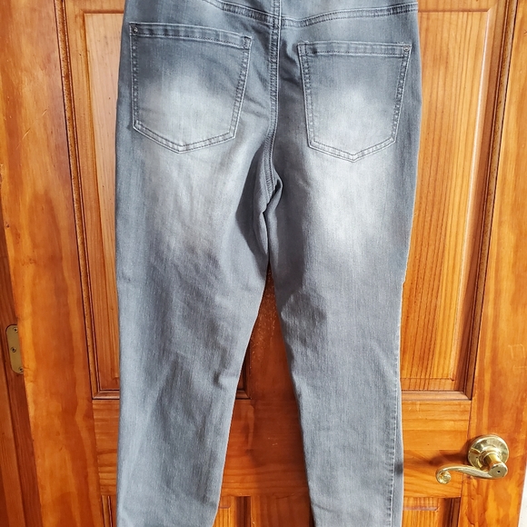 Jeans - Picture 2 of 4